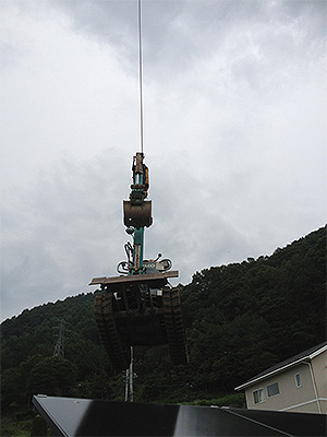 宙に浮かぶ重機
